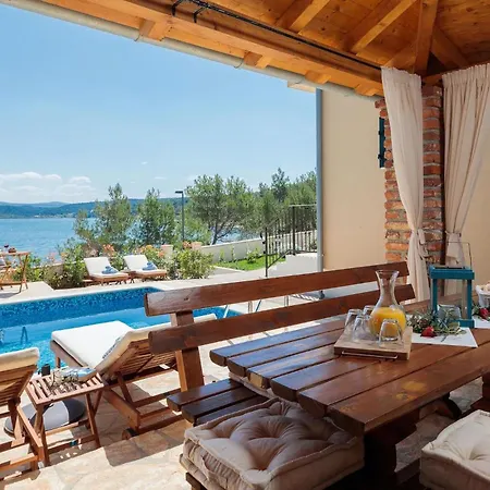 Noa Ferienhaus Pridraga